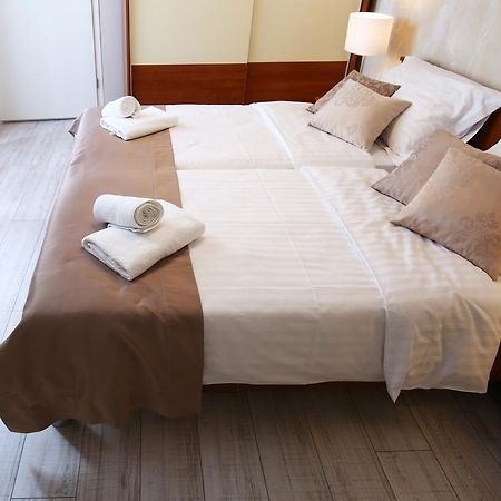 Luxury Lidija Rooms Split Bagian luar foto
