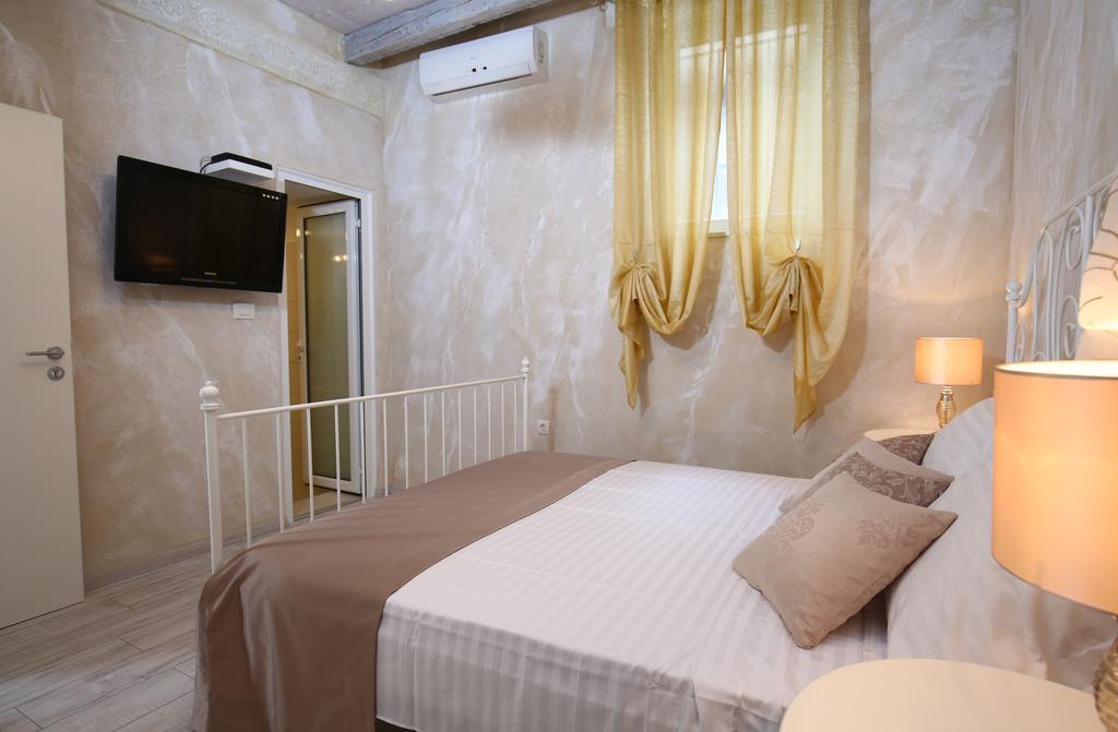 Luxury Lidija Rooms Split Bagian luar foto