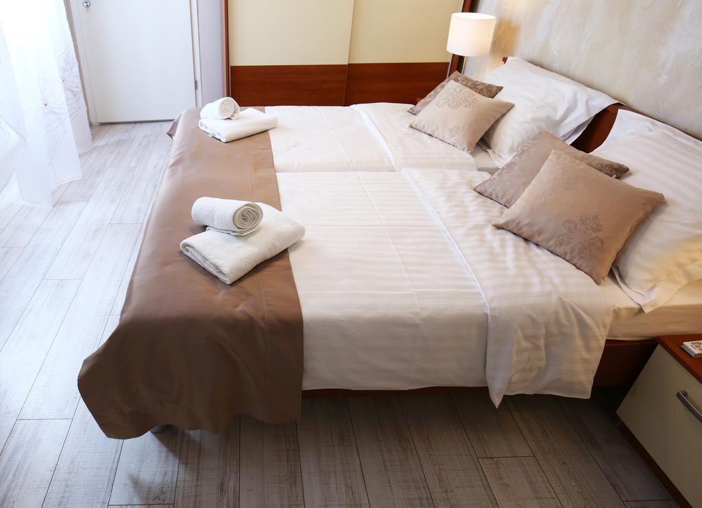 Luxury Lidija Rooms Split Bagian luar foto